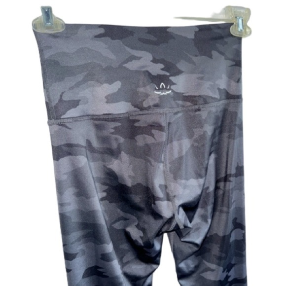 Beyond Yoga Lux High Waist Gray Camouflage Compression Leggings Sz Medium - Picture 6 of 10